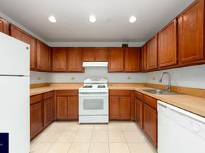 45-02 Ditmars Boulevard 137, Queens NY 11105