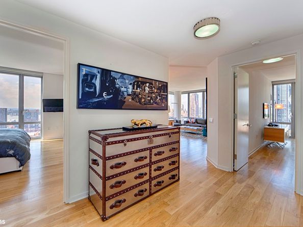 310 West 52nd Street 27H, New York NY 10019