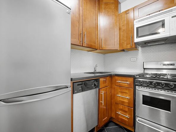 171 West 73rd Street 9, New York NY 10023