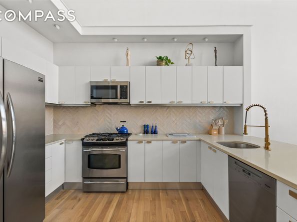 364 Myrtle Avenue 2B, Brooklyn NY 11205