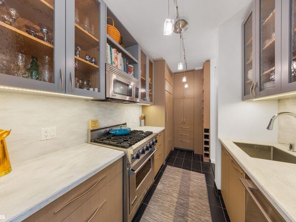 46-30 Center Boulevard 503, Queens NY 11109