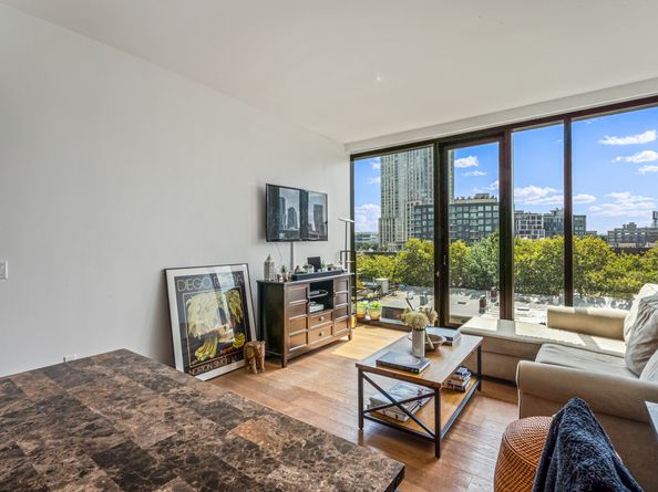 21-30 44th Drive 6I, Queens NY 11101