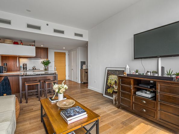 21-30 44th Drive 6I, Queens NY 11101