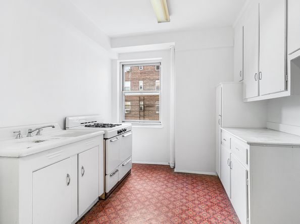 530 Grand Street 8E, New York NY 10002