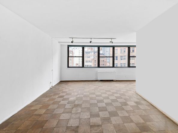 225 East 36th Street 11R, New York NY 10016