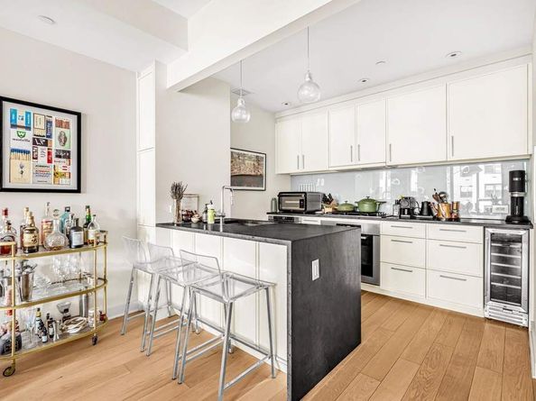 160 East 22nd Street 10D, New York NY 10010