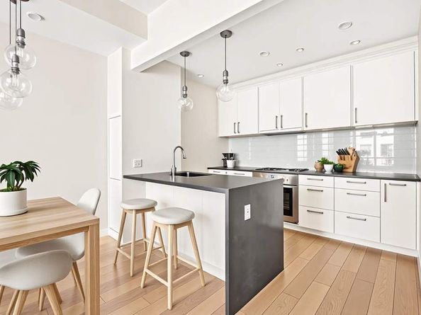 160 East 22nd Street 10D, New York NY 10010