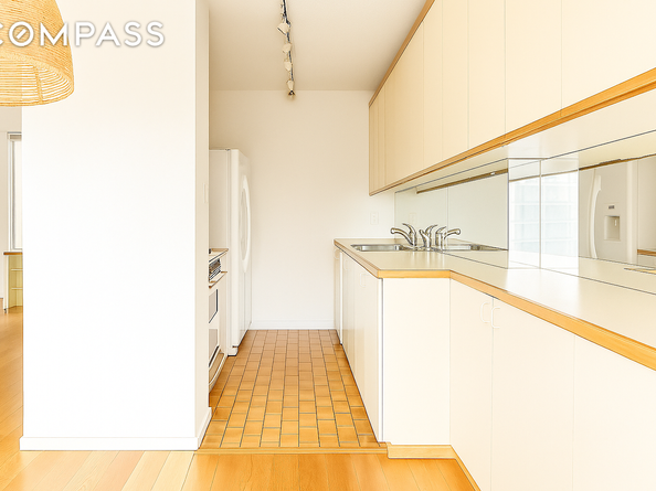 137 East 36th Street 15B, New York NY 10016