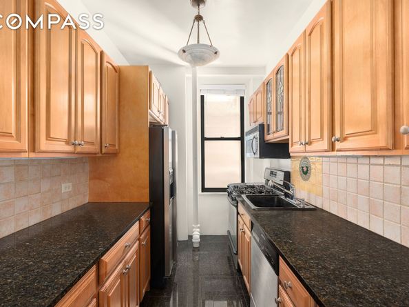 200 West 54th Street 8G, New York NY 10019