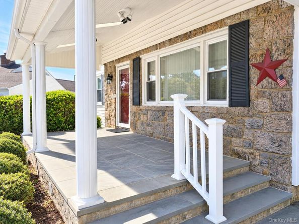 15 Sherwood Road, Glen Cove NY 11542