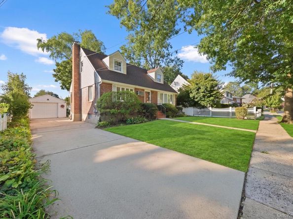 88 Meyer Avenue, Valley Stream NY 11580