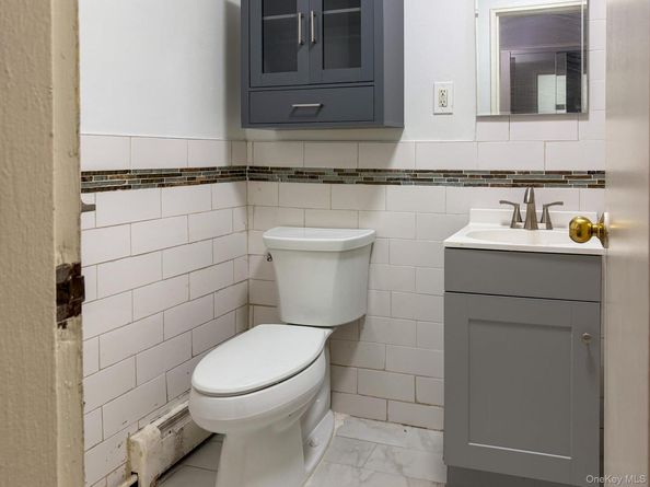 222 Smith 3B, Freeport NY 11520