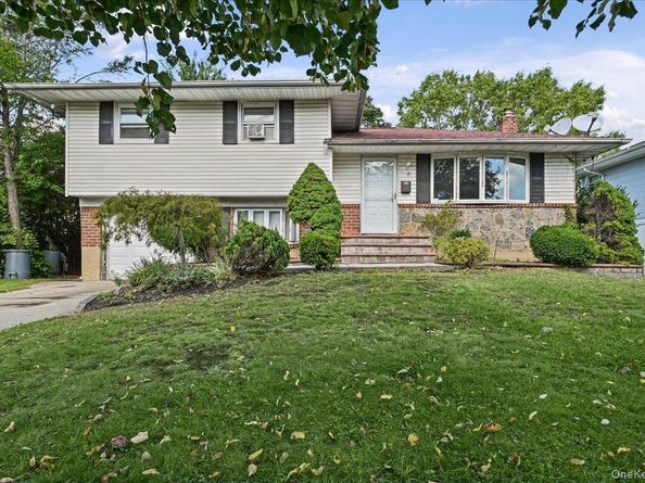 8 Evers Street, Hicksville NY 11801