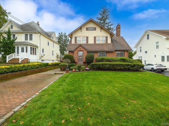 382 Scranton Avenue, Lynbrook NY 11563