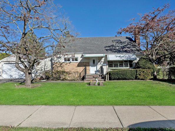 105 N Oak Street, Massapequa NY 11758