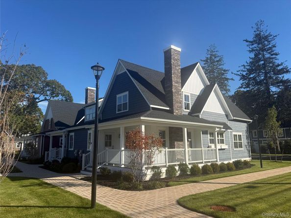 16 Willow Blu Court, East Islip NY 11730
