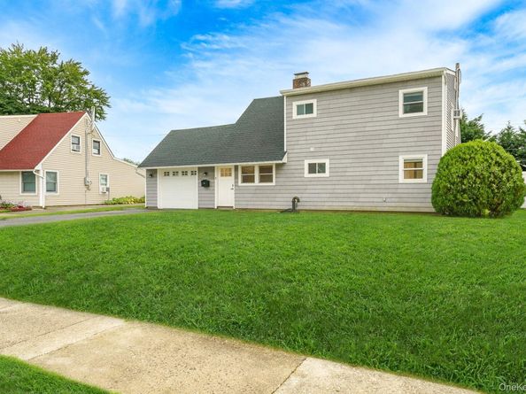 12 Squirrel Lane, Levittown NY 11756