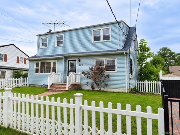 220 Lehrer Avenue, Elmont NY 11003