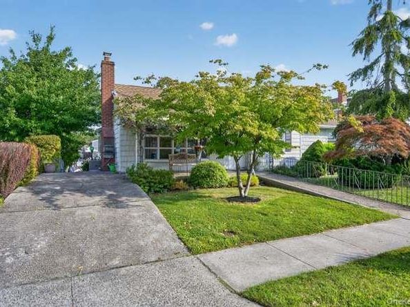 84 E Lido Promenade, Lindenhurst NY 11757