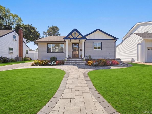 18 Devon Road, Bethpage NY 11714