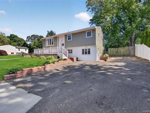 42 Crestwood Lane, Farmingville NY 11738