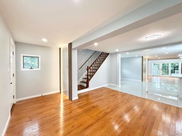 20 Baylis Place, Syosset NY 11791