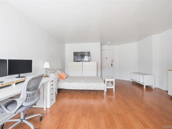 67-25 Clyde Street 6P, Forest Hills NY 11375