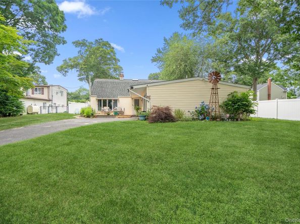 39 All Points Terrace, Holbrook NY 11741