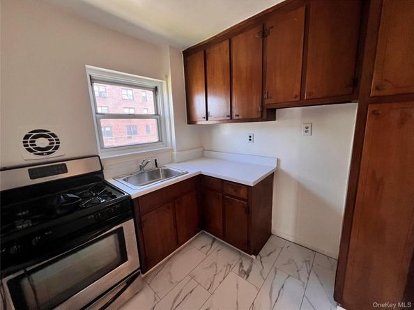 189 Drake Avenue 2C, New Rochelle NY 10805