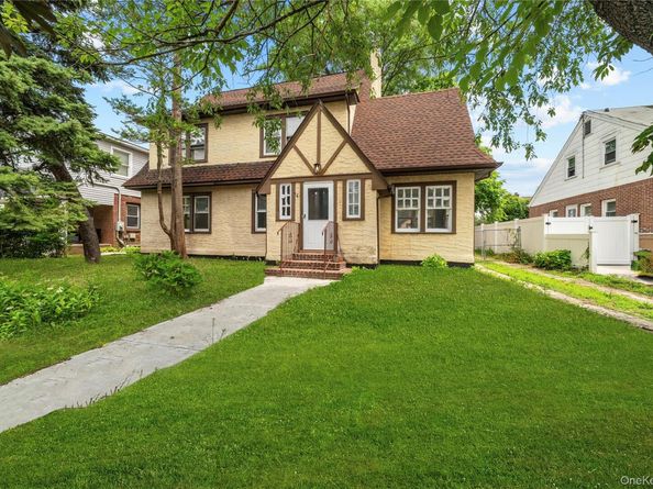 116 Meadowbrook Road, Hempstead NY 11550