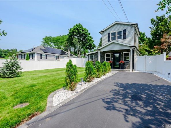 35 Rose Street, Hauppauge NY 11788