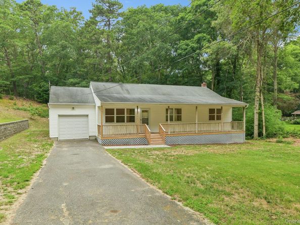 22 Red Maple Road, Ridge NY 11961