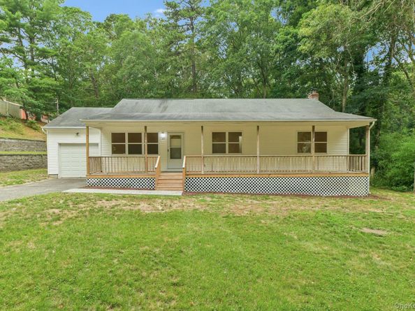 22 Red Maple Road, Ridge NY 11961