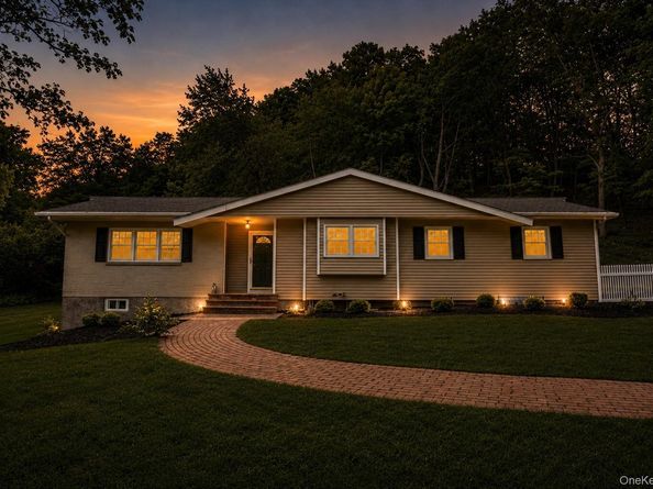 1 Gables Boulevard, East Setauket NY 11733