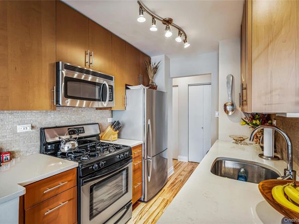 18-15 215 Street 14 G, Bayside NY 11360