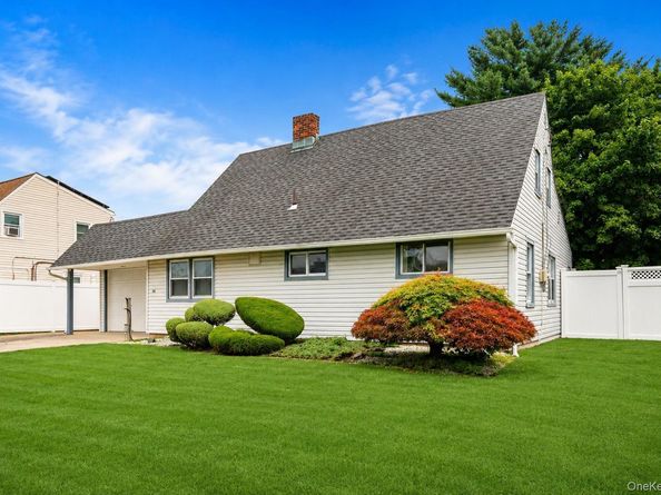 30 Bent Lane, Levittown NY 11756