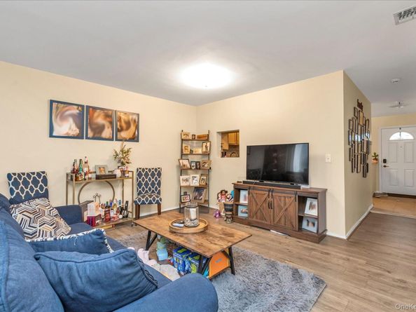 1027 Jerusalem Avenue 121, Uniondale NY 11553