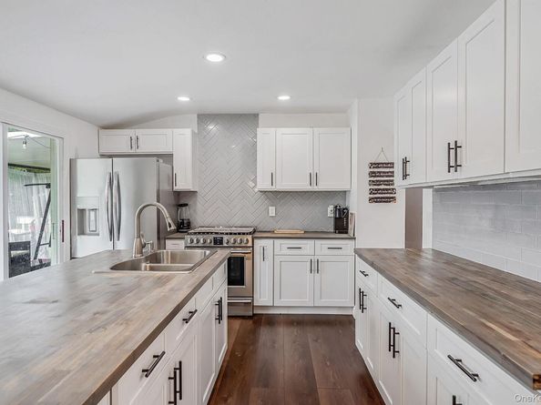 10 Arrowhead Court, South Setauket NY 11720