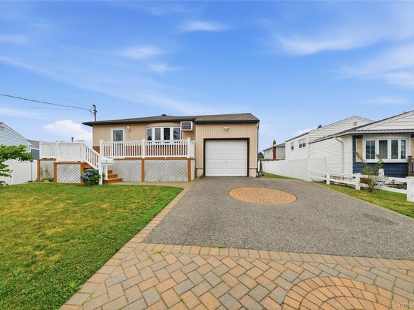 4 Farragut Avenue, Lindenhurst NY 11757