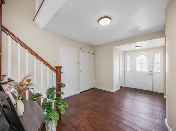 1 Autumn Lane, Amityville NY 11701