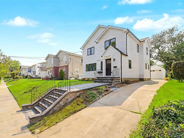 105 Moore Street, New Hyde Park NY 11040
