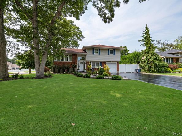 9 Carole Lane, East Islip NY 11730