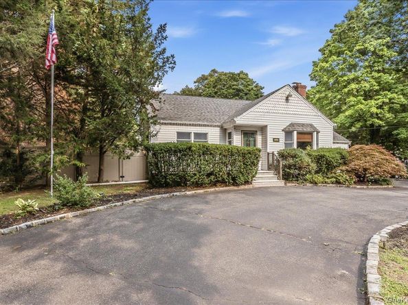 1091 Westminster Avenue, Dix Hills NY 11746