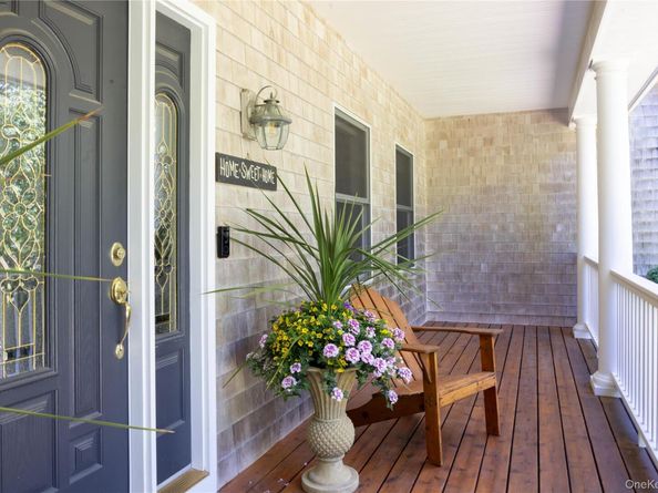 11 Hildreth Road, Hampton Bays NY 11946