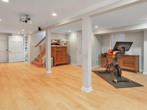 21 Bayview Avenue, Great Neck NY 11021