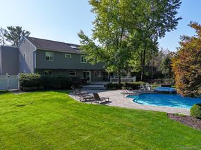 11 Clearmeadow Lane, Woodbury NY 11797