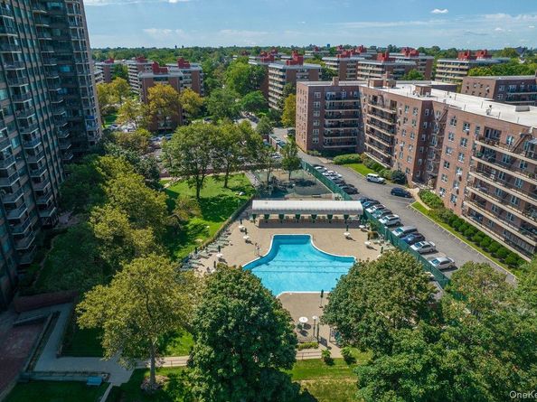 166-25 Powells Cove Boulevard 17F, Beechhurst NY 11357