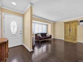 4 Gates Avenue, Plainview NY 11803