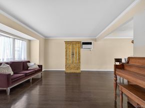 4 Gates Avenue, Plainview NY 11803