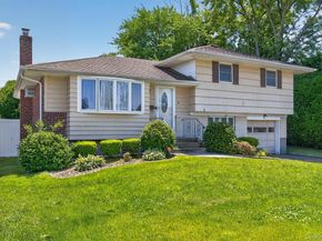4 Gates Avenue, Plainview NY 11803